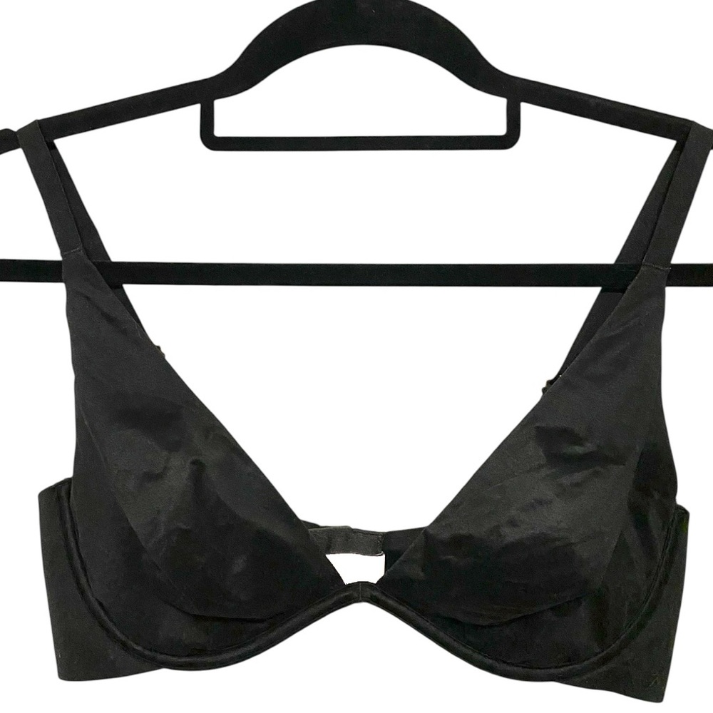 NWOT Victoria's Secret Incredible Unlined Plunge Black Bra Size 36C